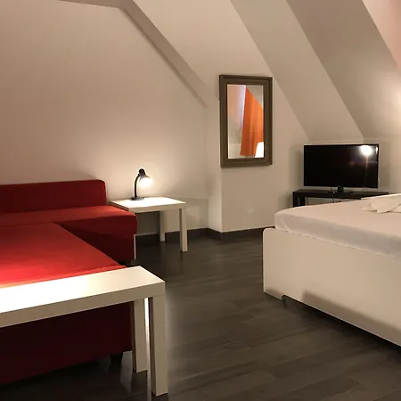 Inside Five Aparthotel 3*