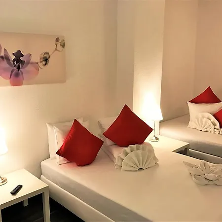 Inside Five Aparthotel 3*