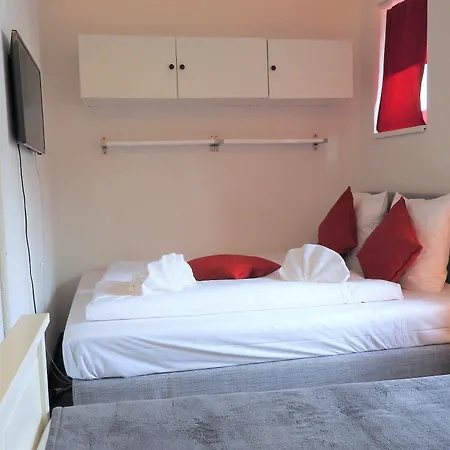 Inside Five Aparthotel 3*