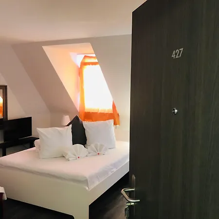 Inside Five מלון דירות 3*